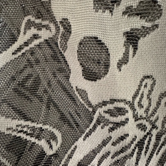 Rest in Peace Skull and Bones lace runner - Picture 8 of 12